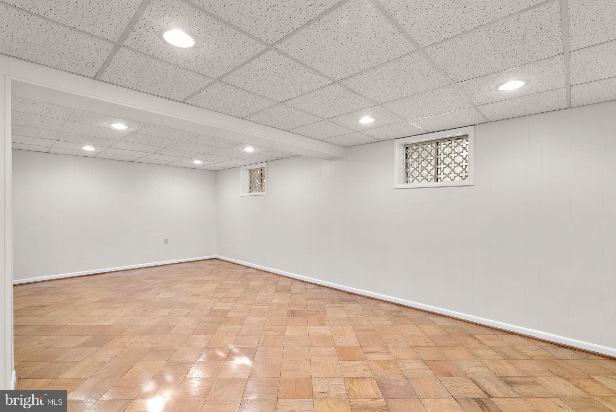 COLLEGE PARK WOODS - Residential