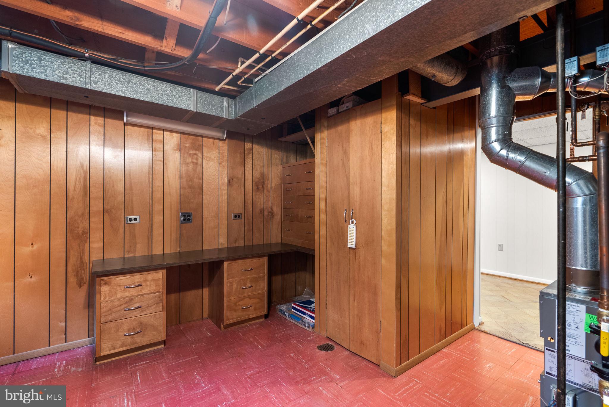 COLLEGE PARK WOODS - Residential