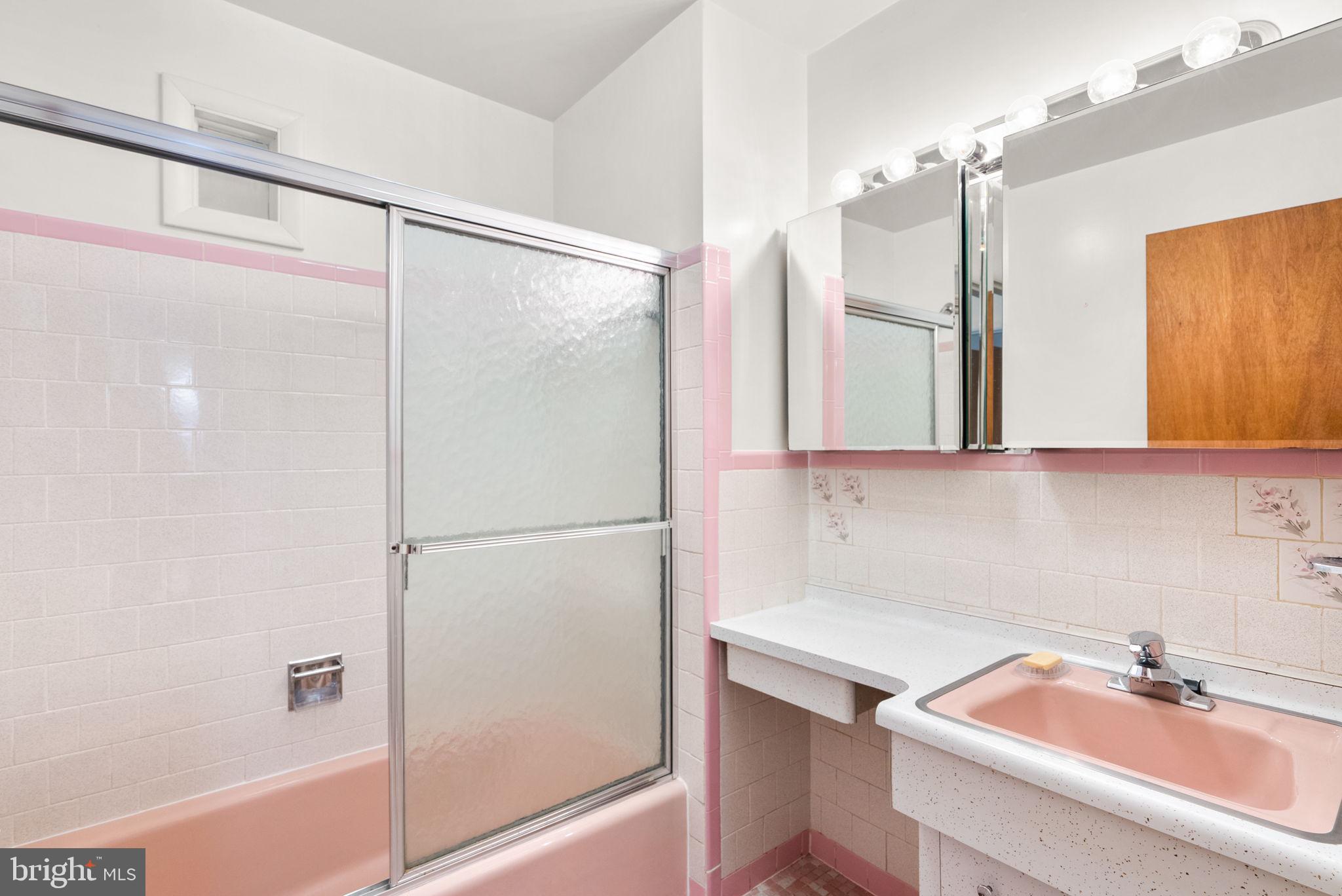 COLLEGE PARK WOODS - Residential