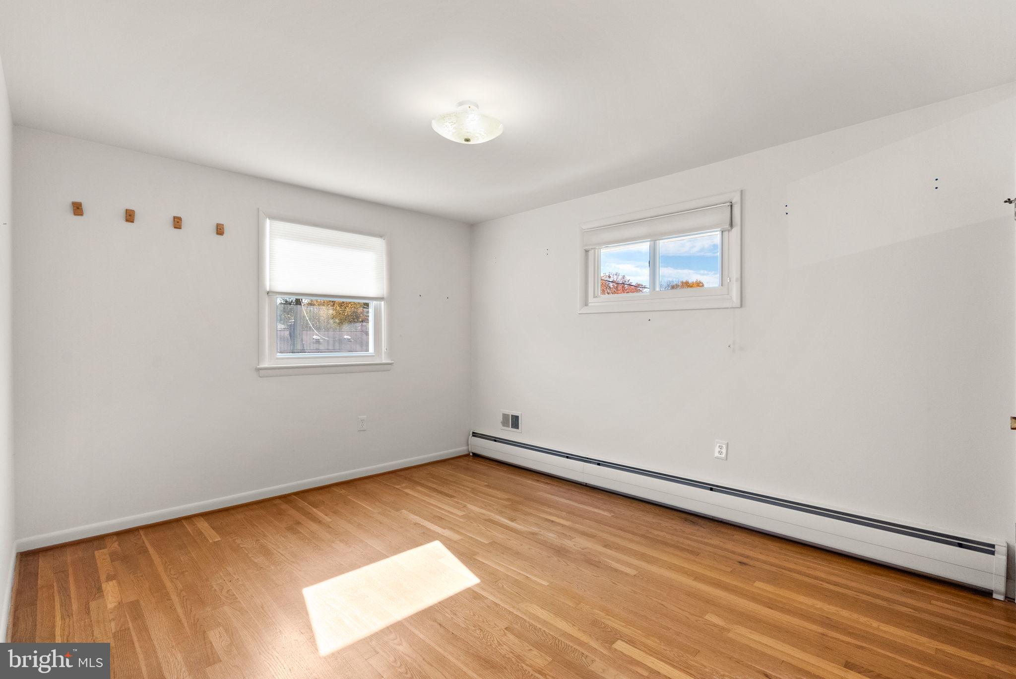 COLLEGE PARK WOODS - Residential