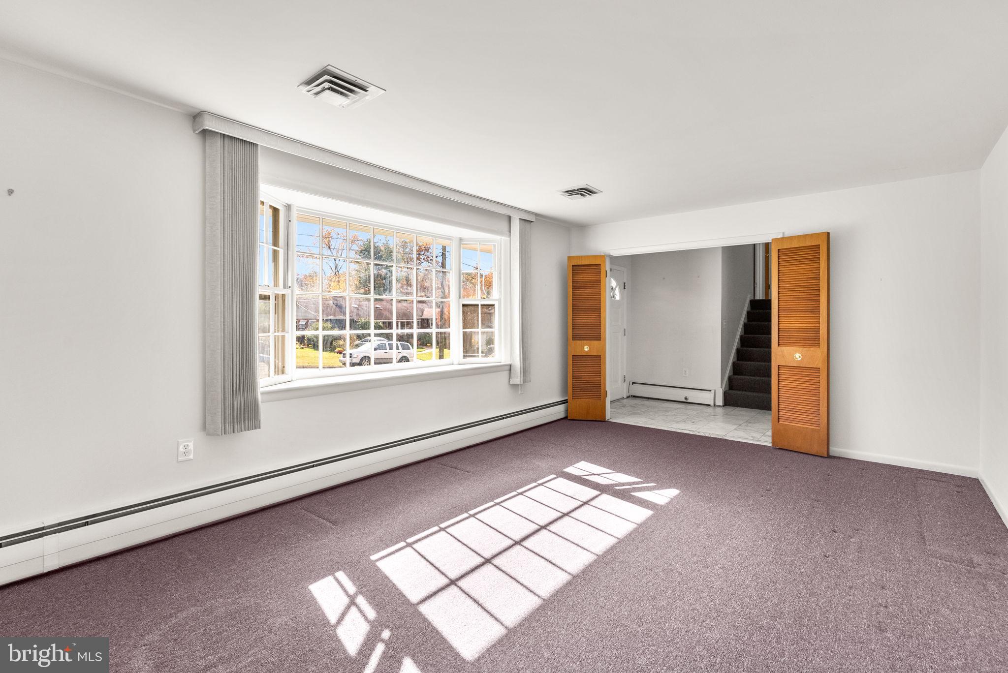 COLLEGE PARK WOODS - Residential