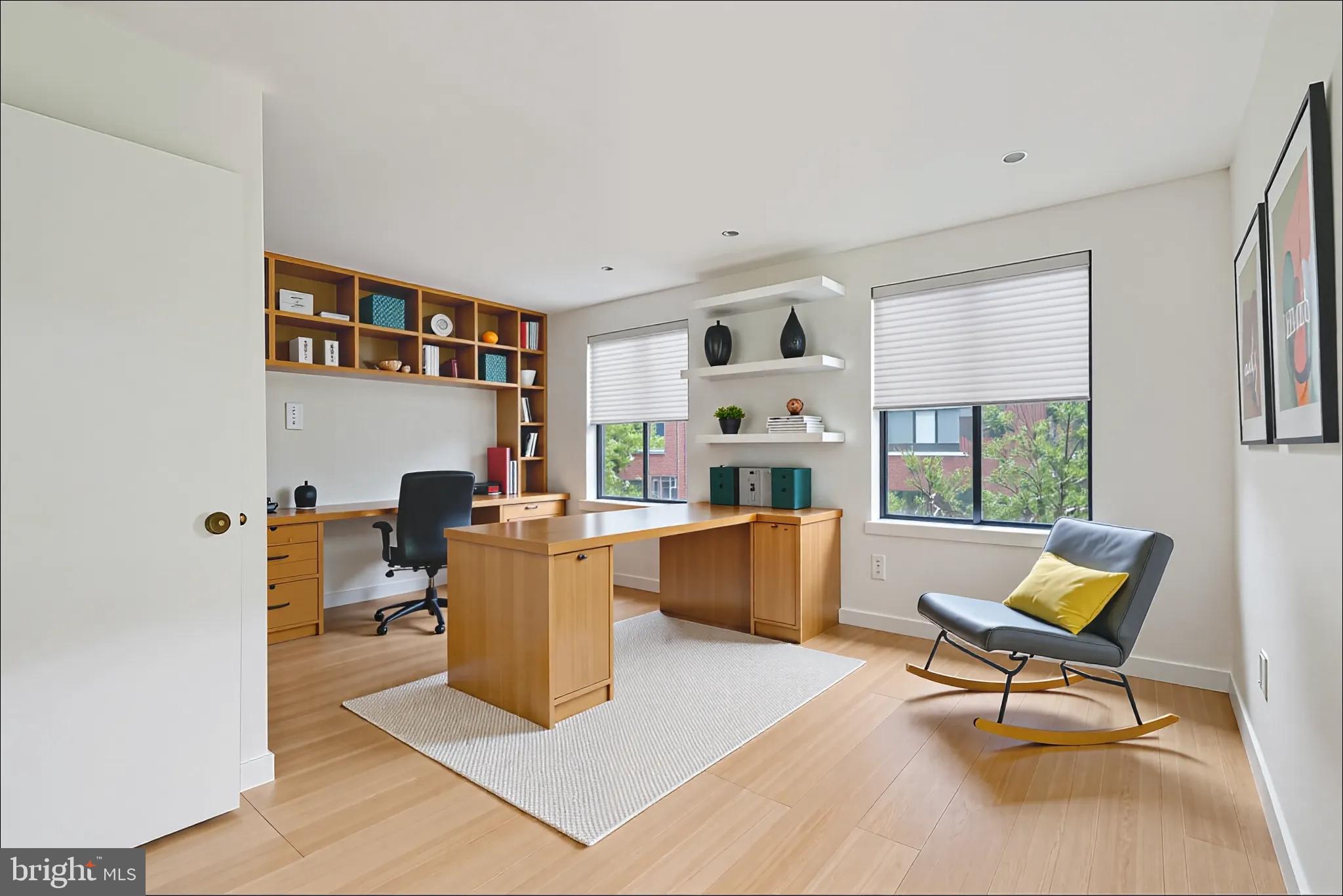 LOGAN SQUARE - Residential