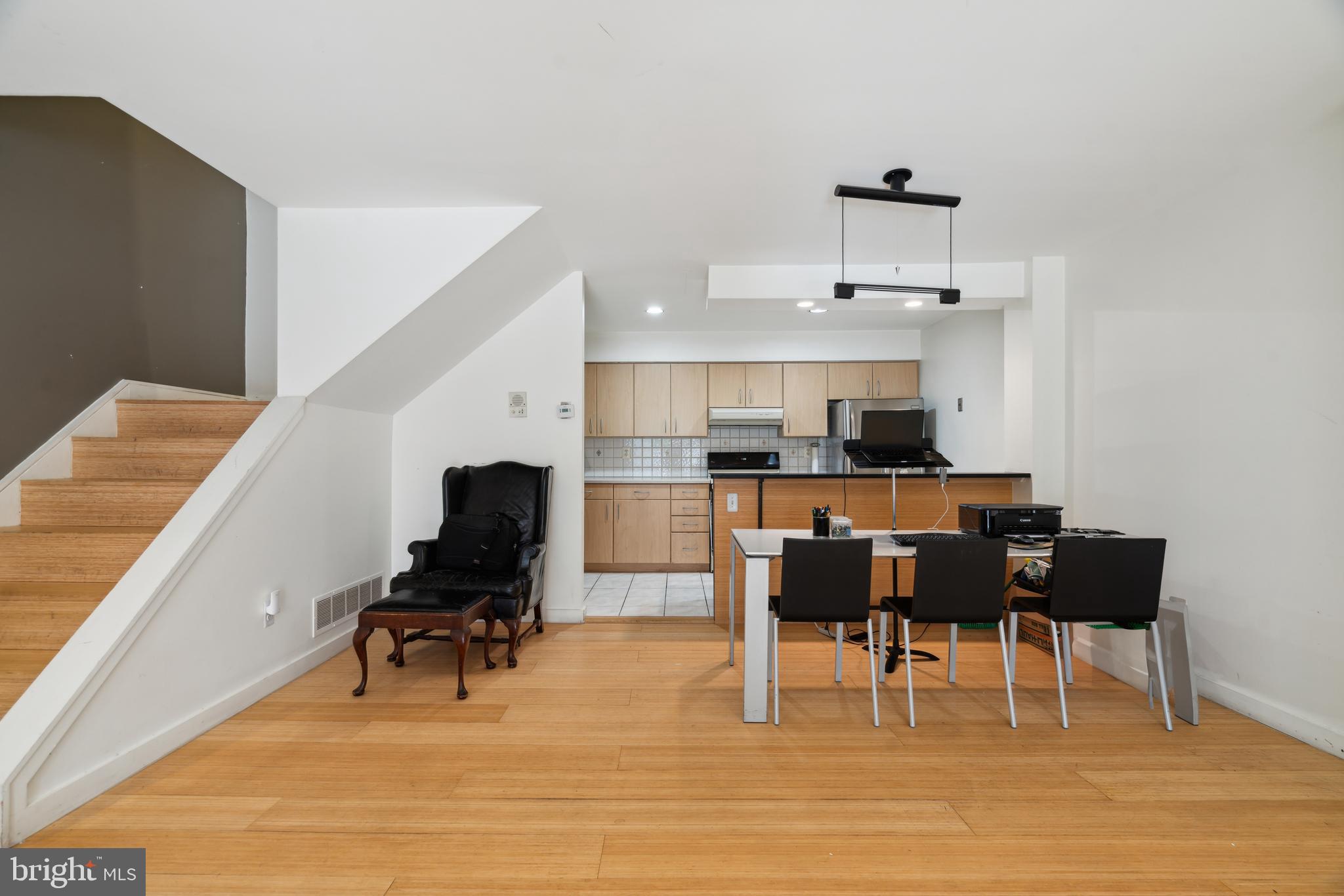 LOGAN SQUARE - Residential