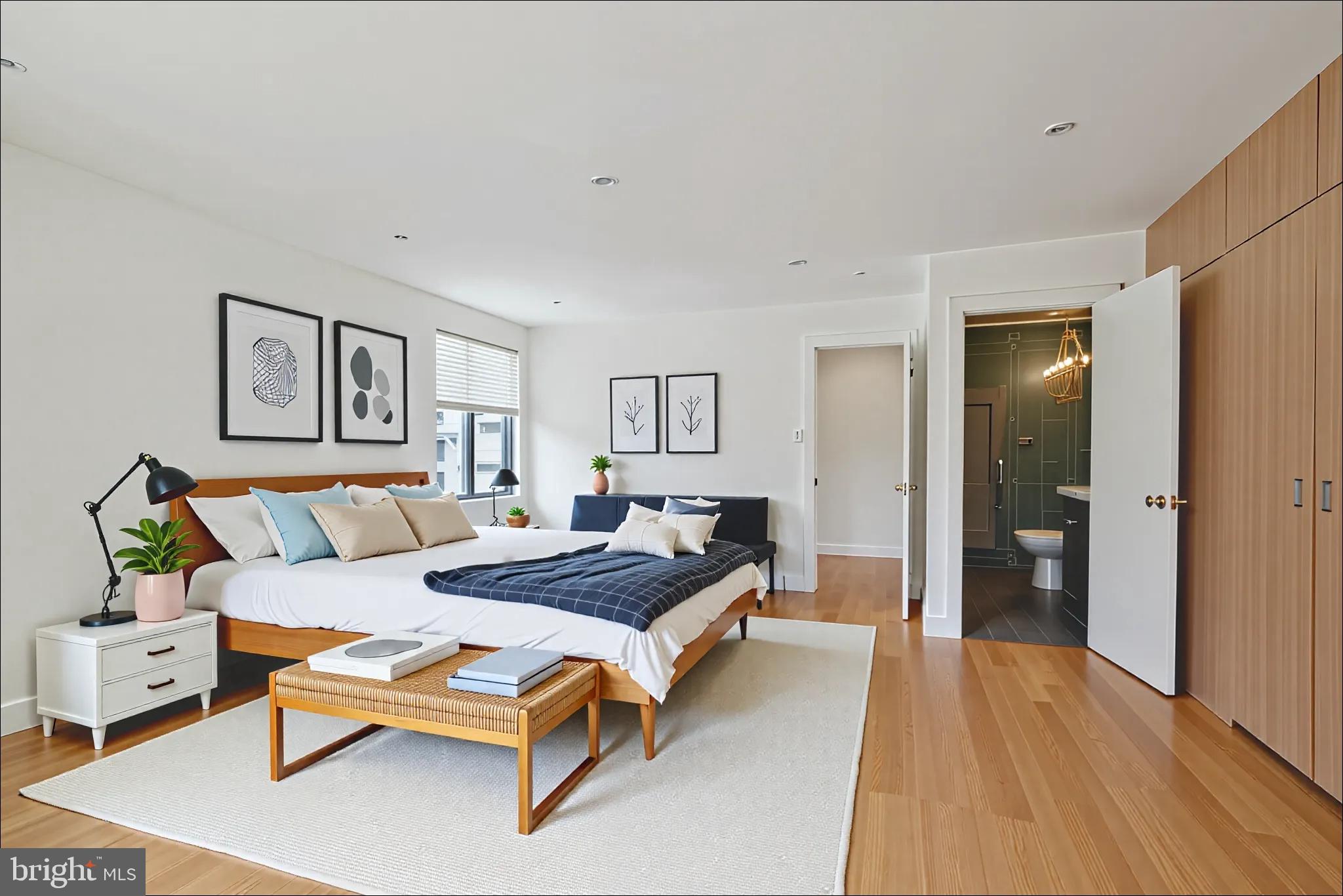 LOGAN SQUARE - Residential