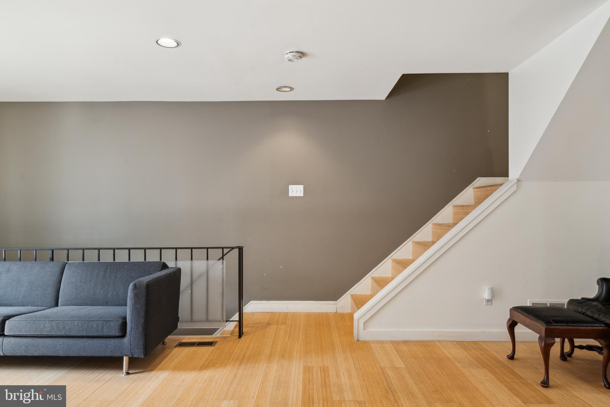 2213 RACE STREET 25 202