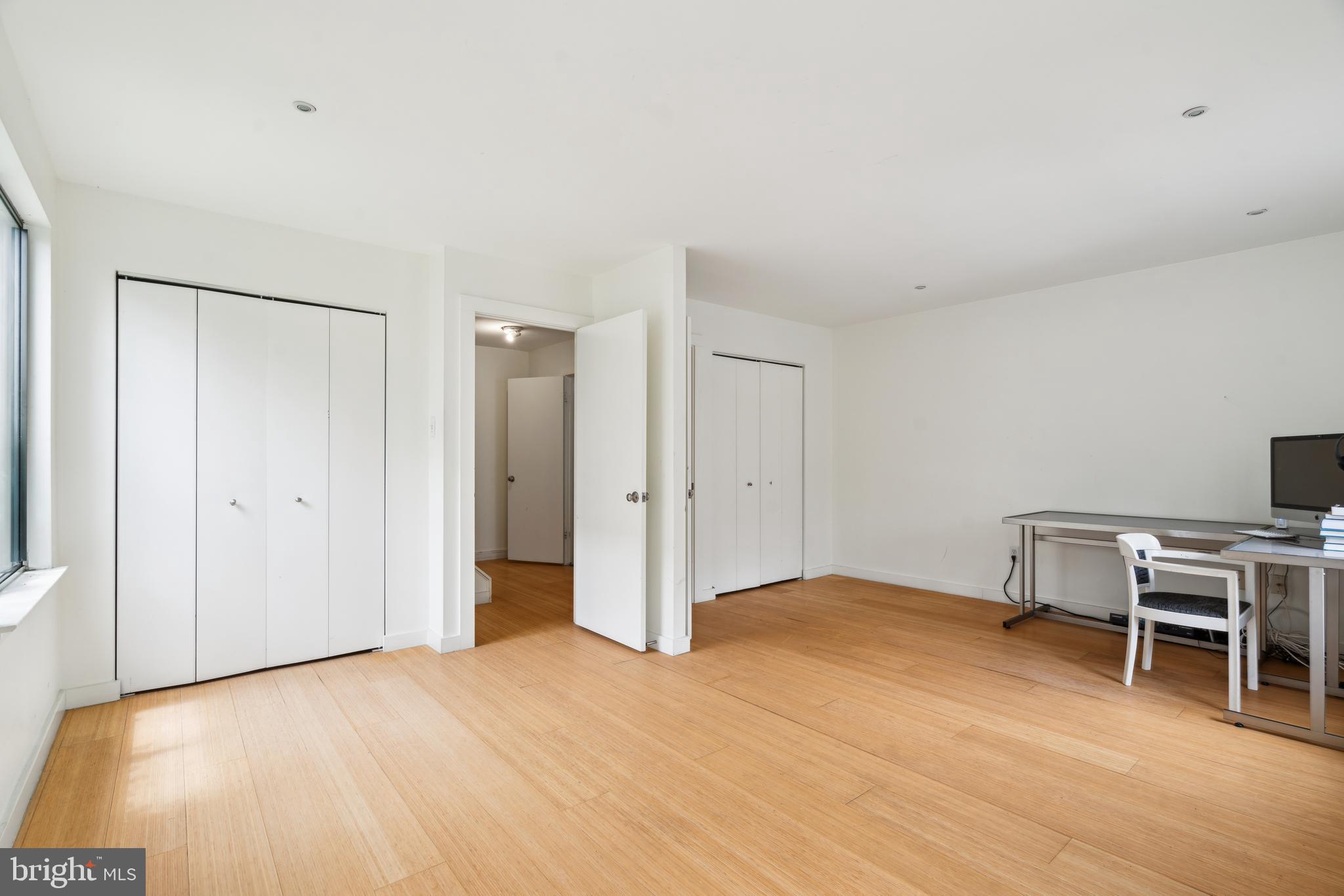 LOGAN SQUARE - Residential