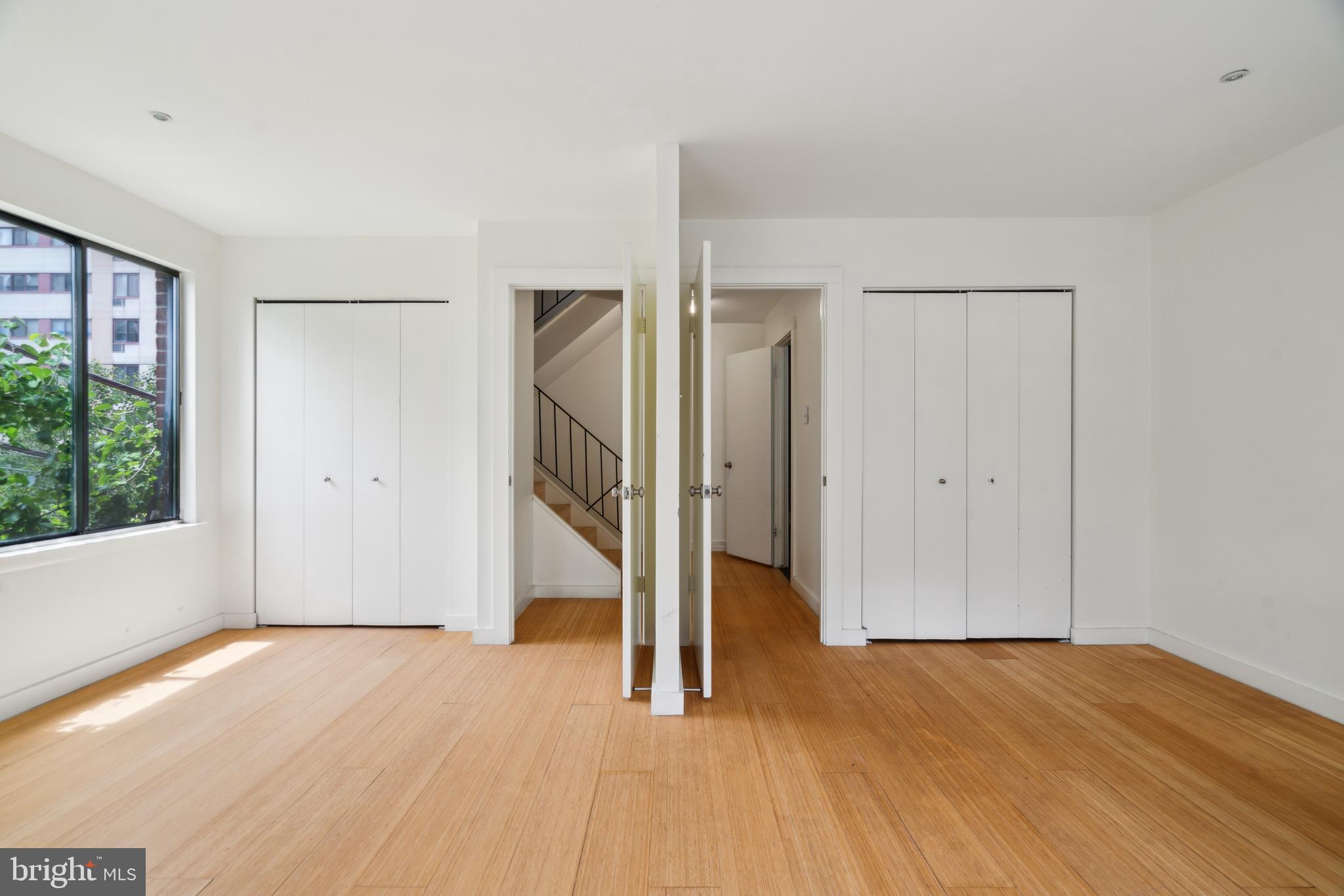 LOGAN SQUARE - Residential