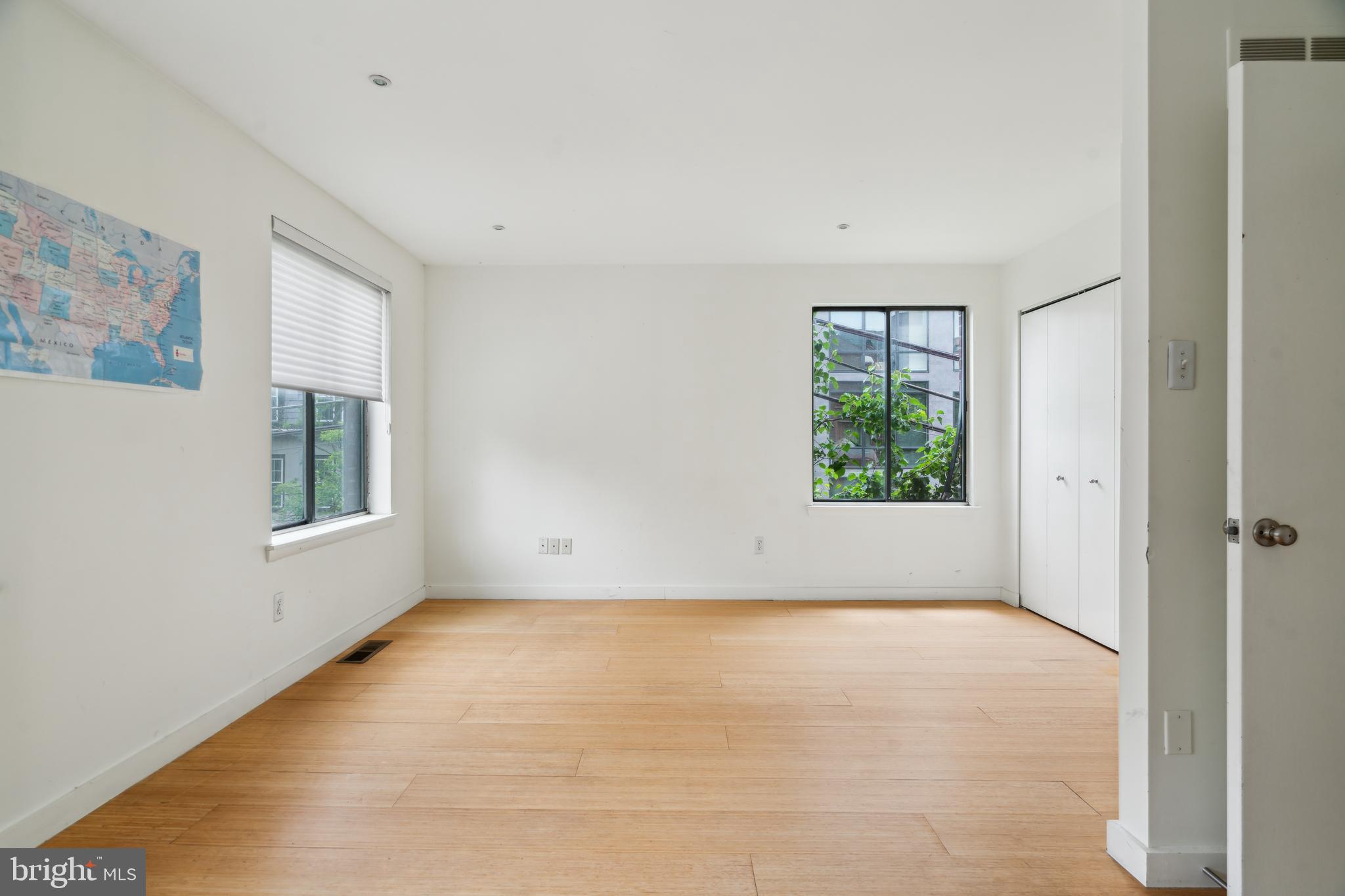 LOGAN SQUARE - Residential