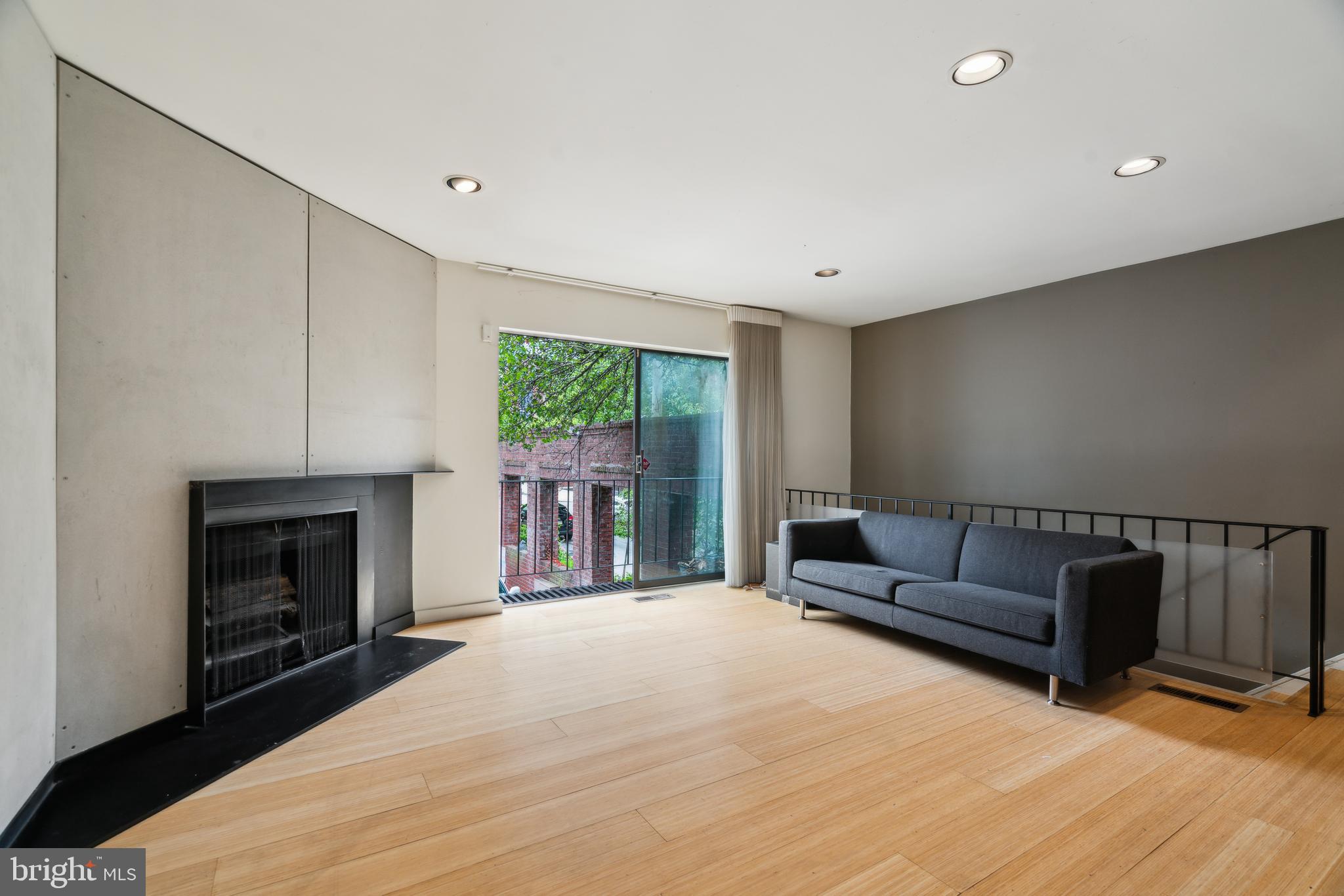 LOGAN SQUARE - Residential