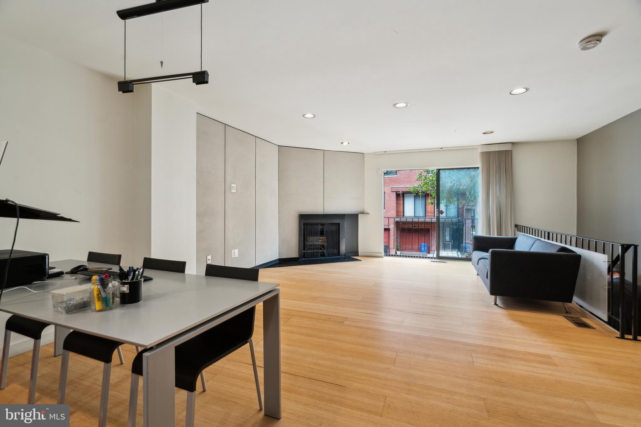 LOGAN SQUARE - Residential