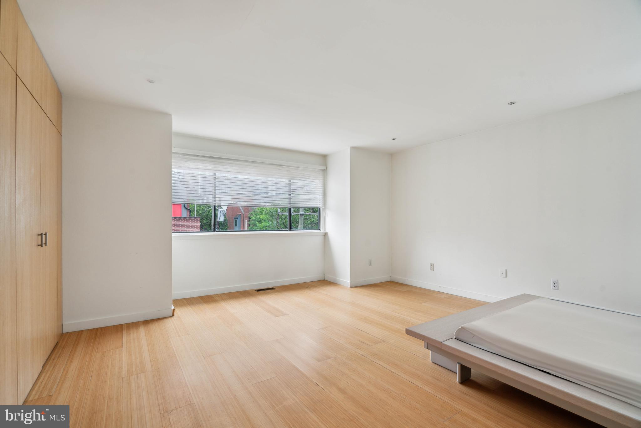 LOGAN SQUARE - Residential