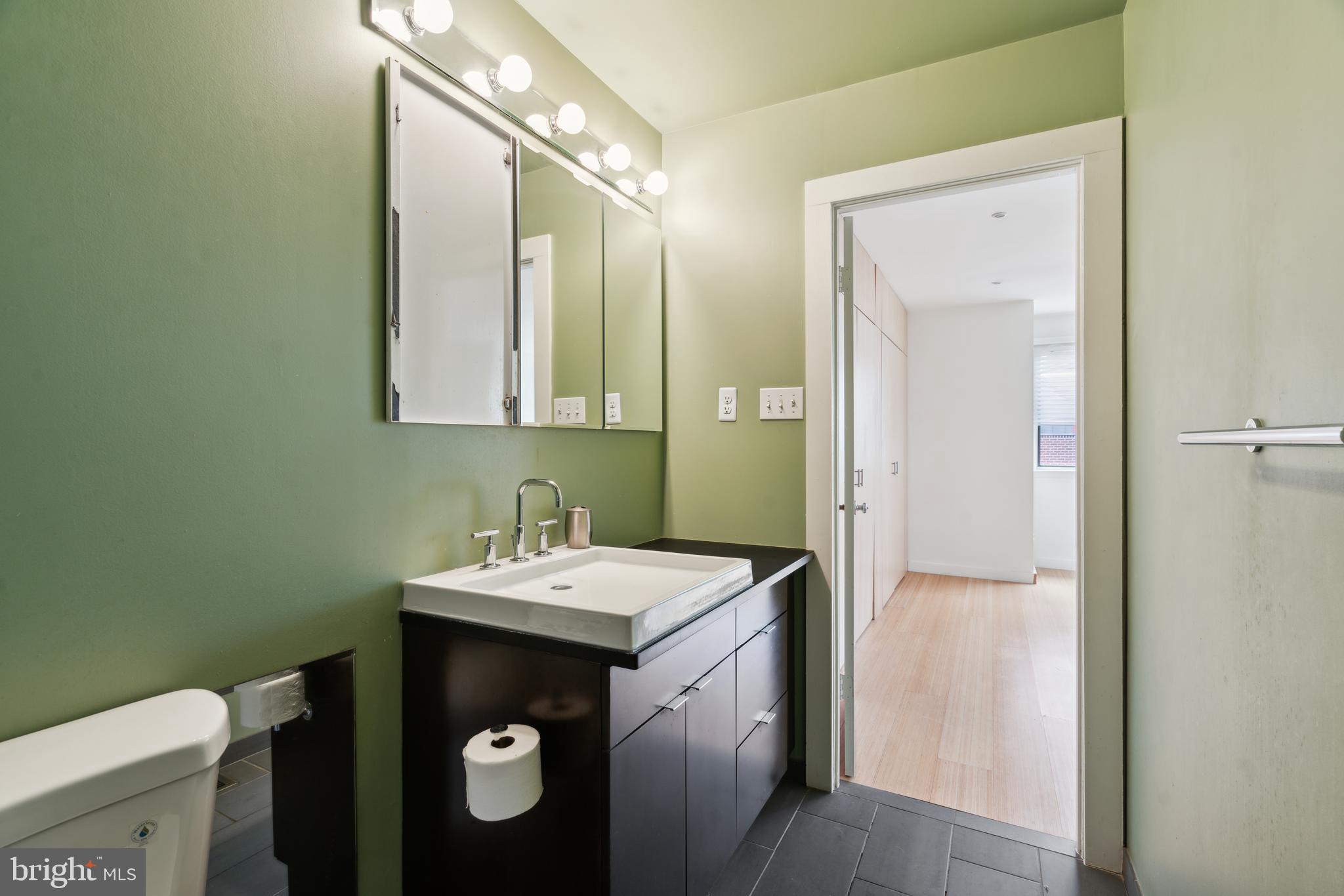 LOGAN SQUARE - Residential