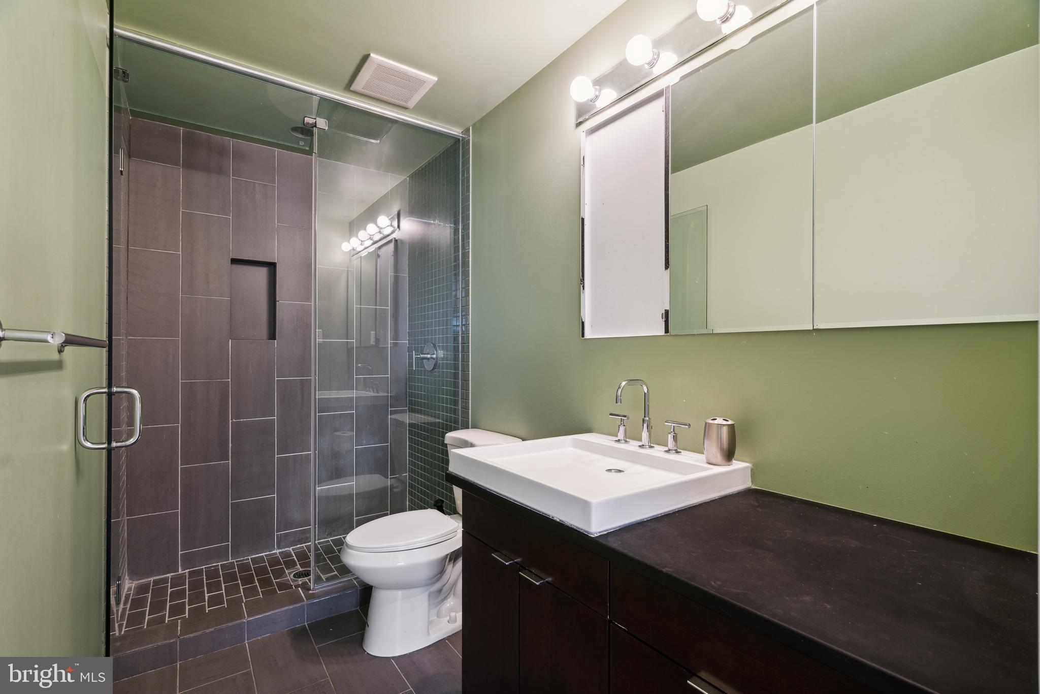 LOGAN SQUARE - Residential