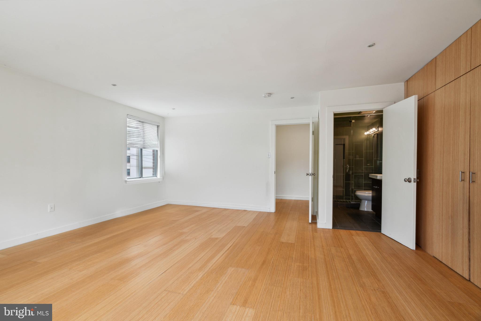 LOGAN SQUARE - Residential