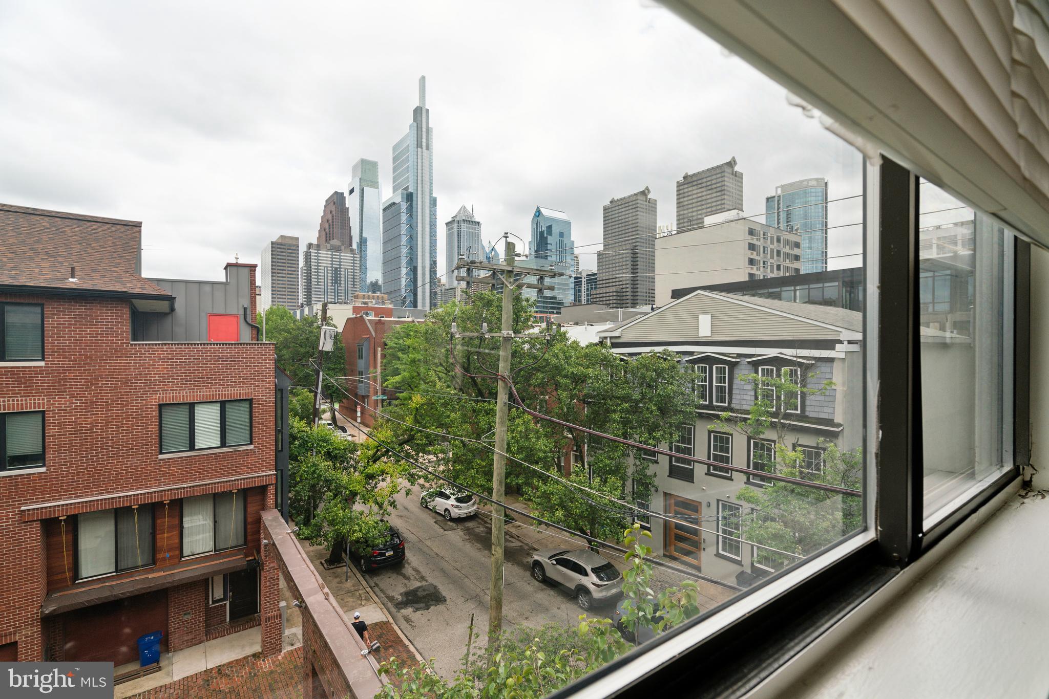 LOGAN SQUARE - Residential