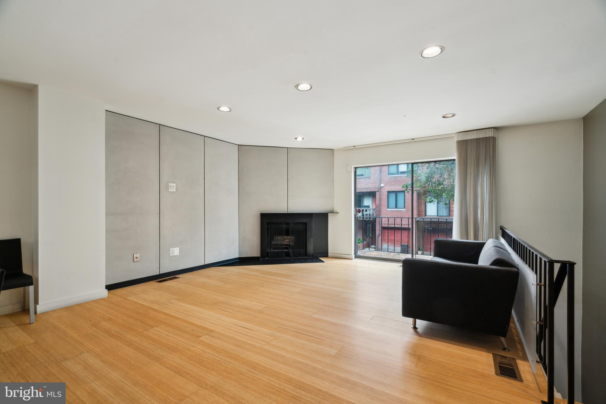 2213 RACE STREET 25 202