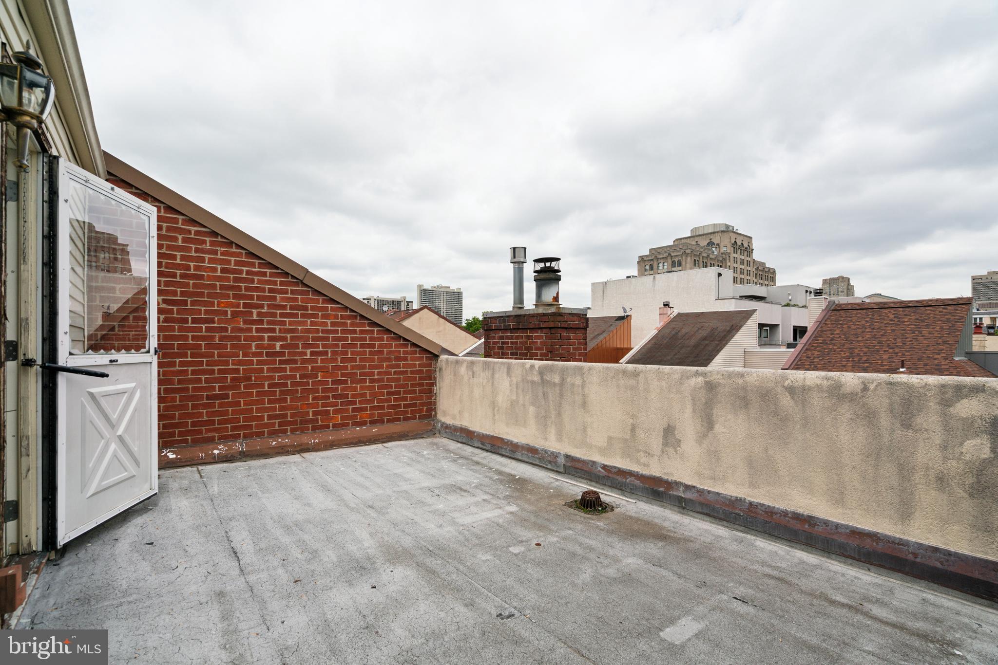 LOGAN SQUARE - Residential