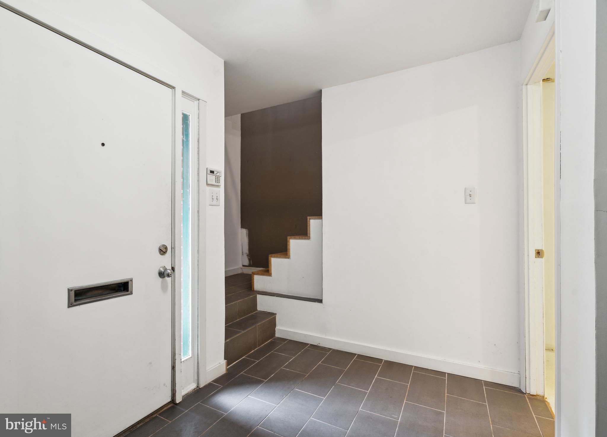 LOGAN SQUARE - Residential