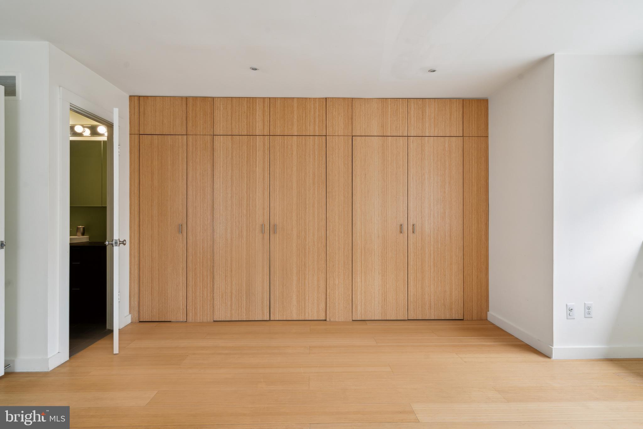 LOGAN SQUARE - Residential