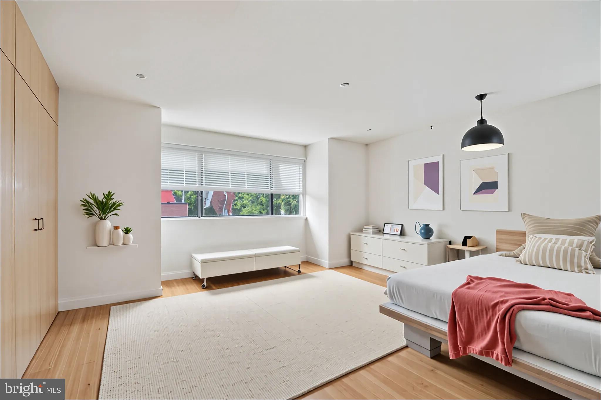 LOGAN SQUARE - Residential