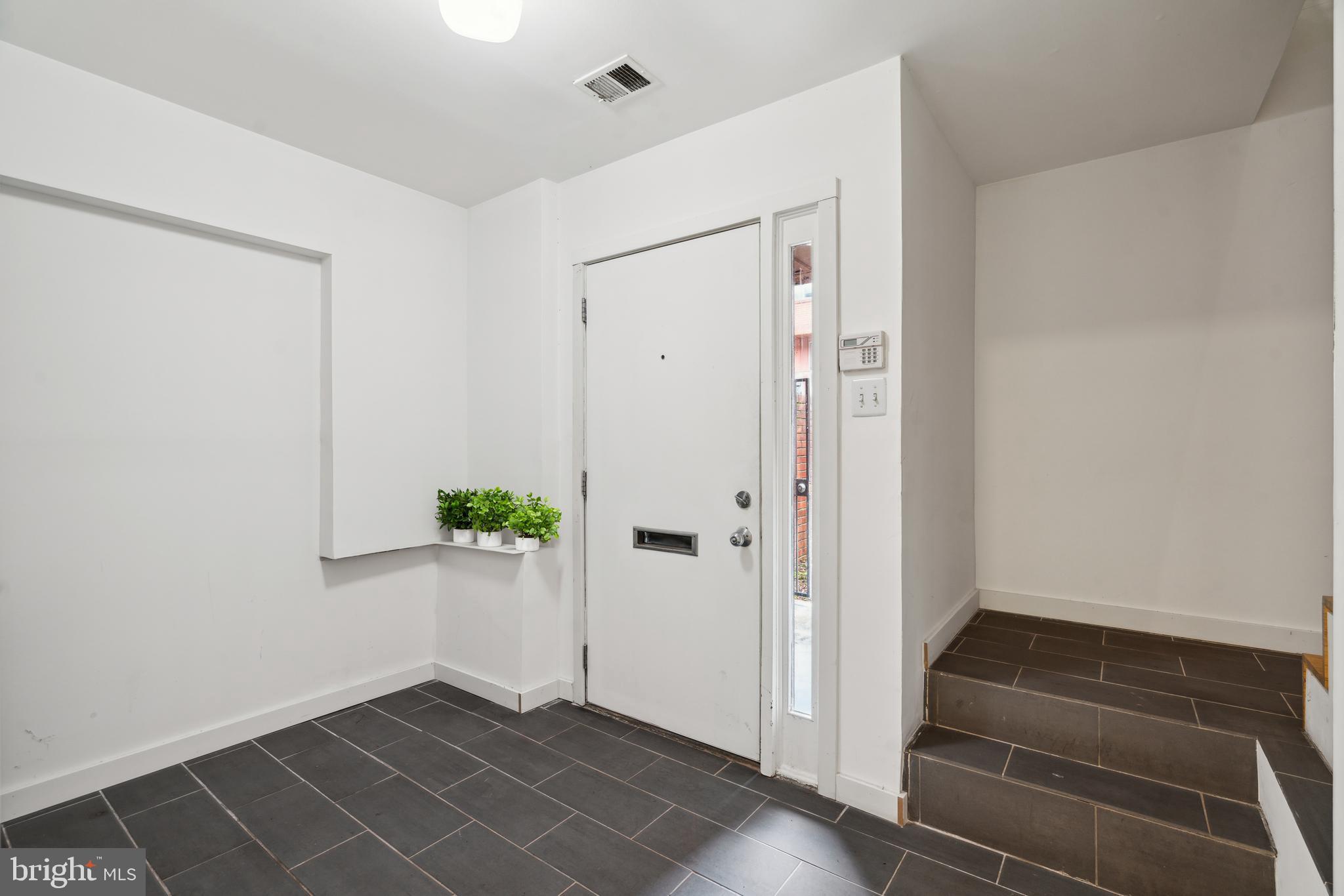 LOGAN SQUARE - Residential