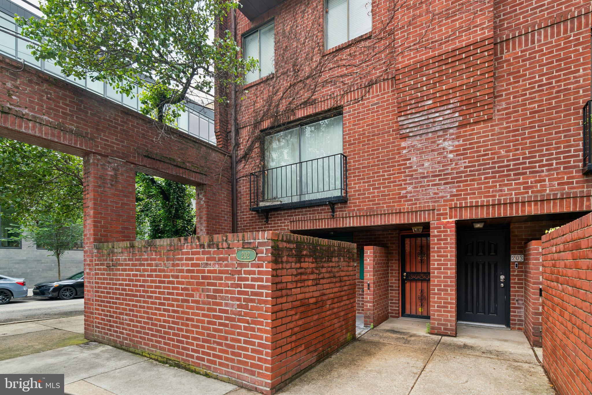 LOGAN SQUARE - Residential