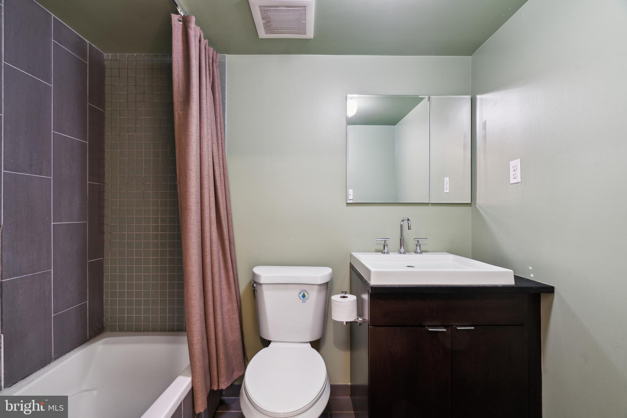 LOGAN SQUARE - Residential