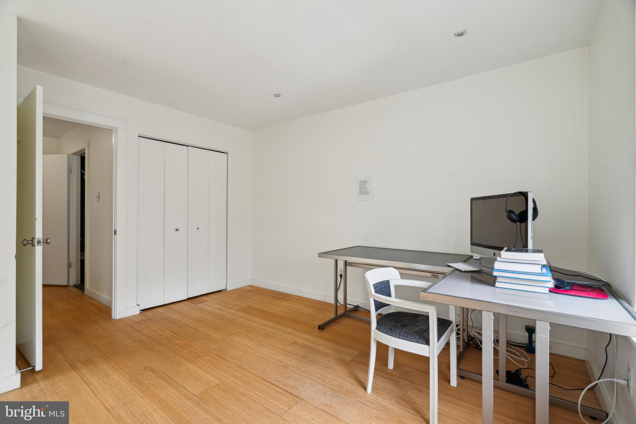 LOGAN SQUARE - Residential