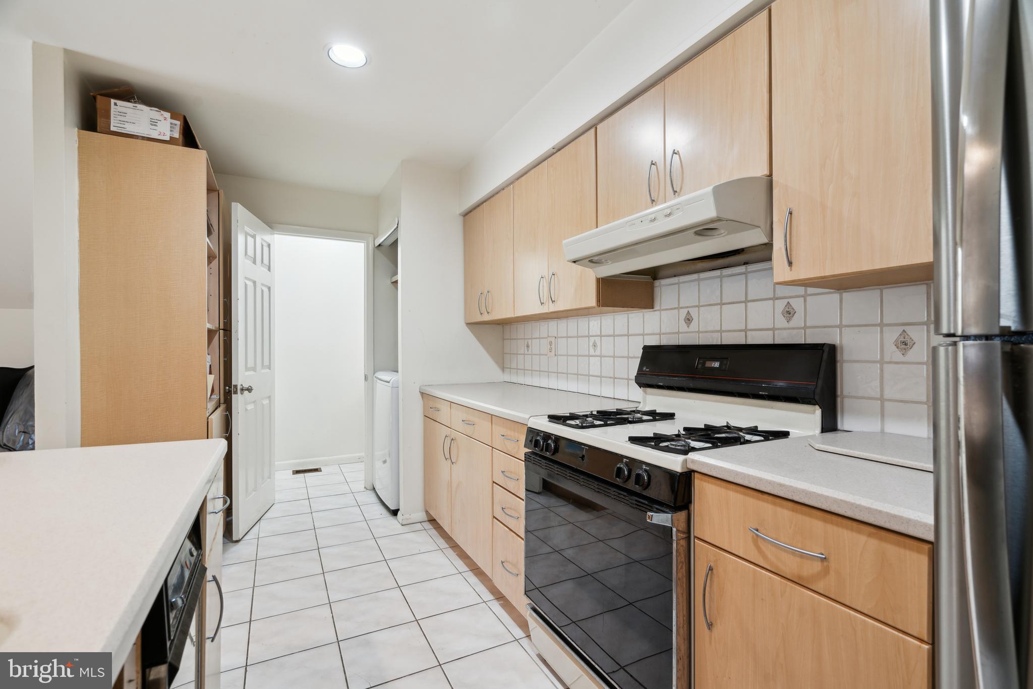 LOGAN SQUARE - Residential