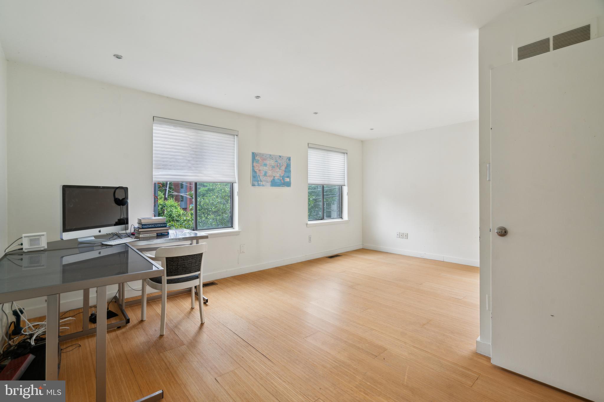 LOGAN SQUARE - Residential