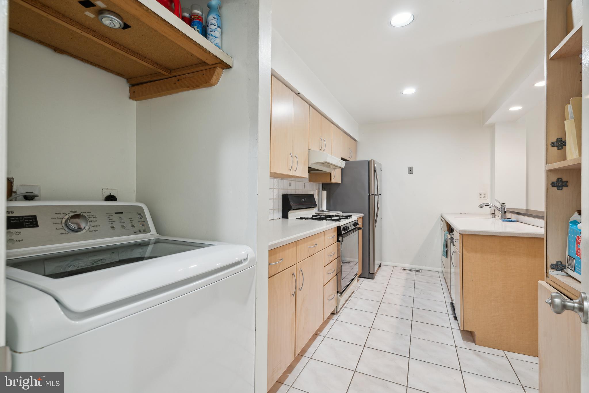 LOGAN SQUARE - Residential