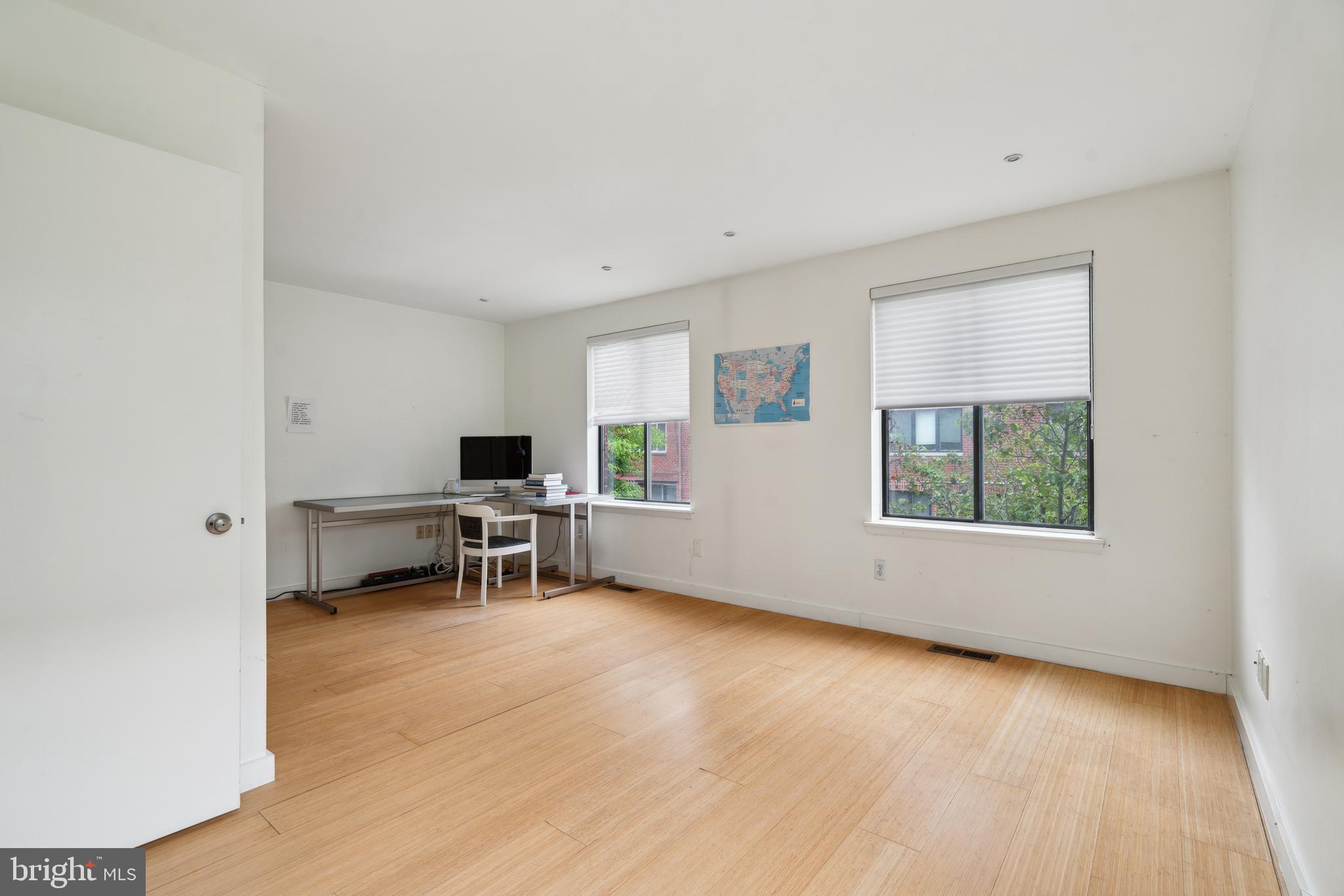 LOGAN SQUARE - Residential