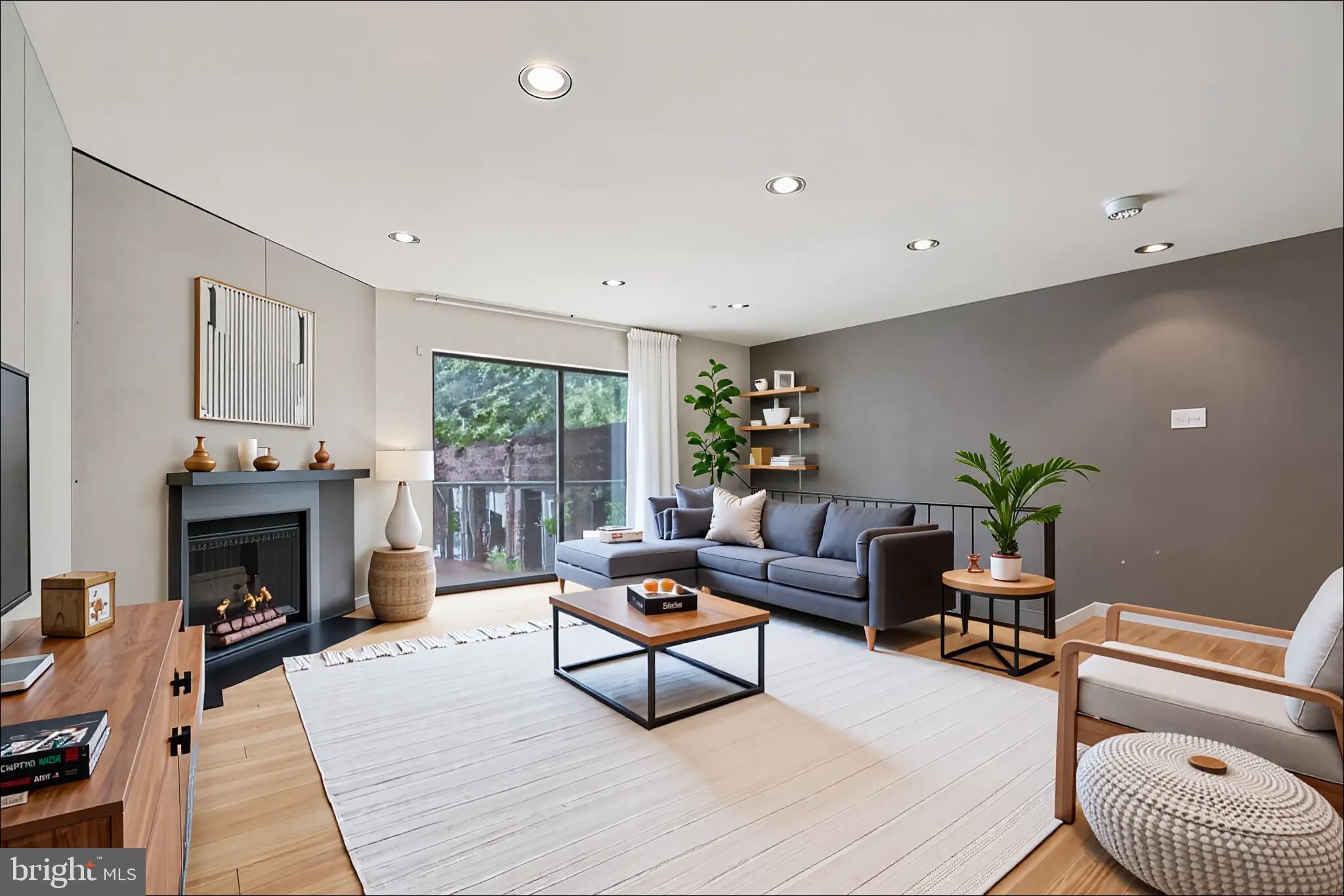 LOGAN SQUARE - Residential