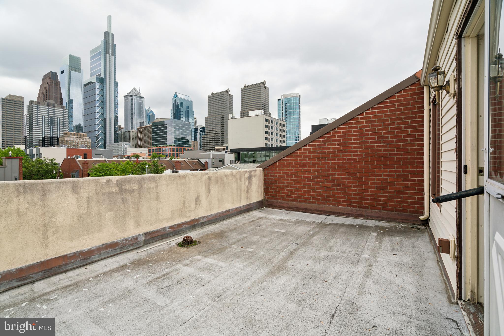 LOGAN SQUARE - Residential