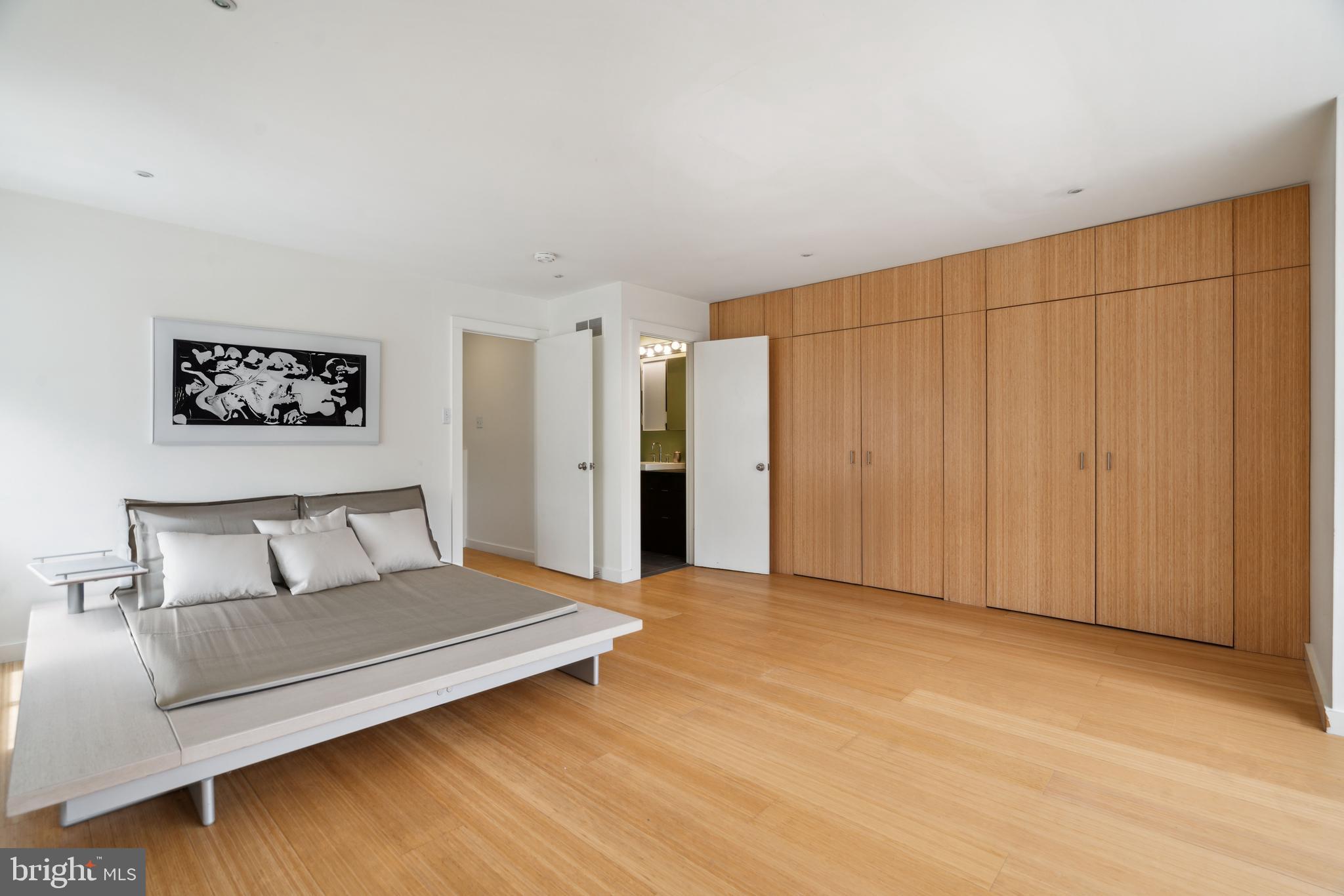 LOGAN SQUARE - Residential