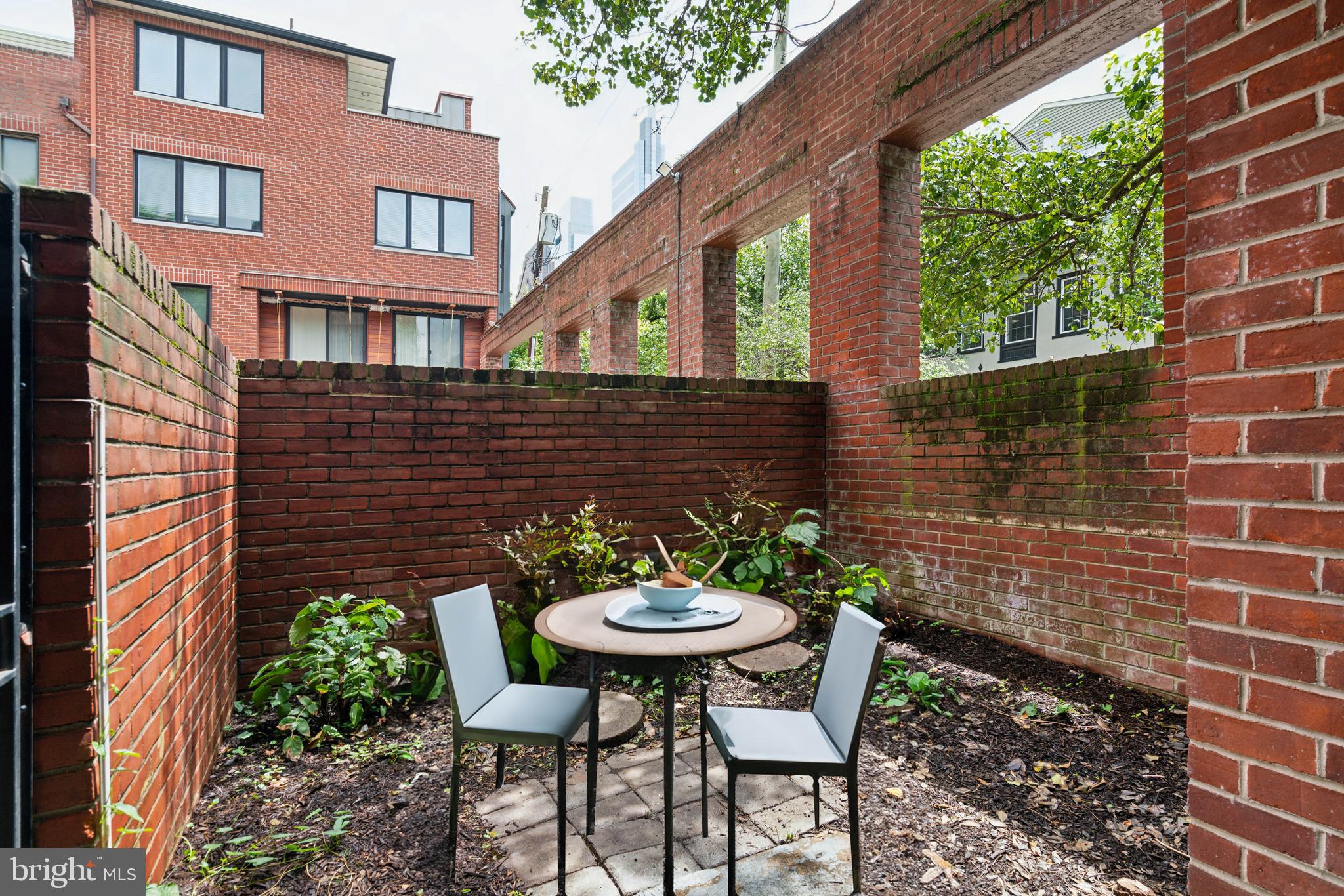 LOGAN SQUARE - Residential