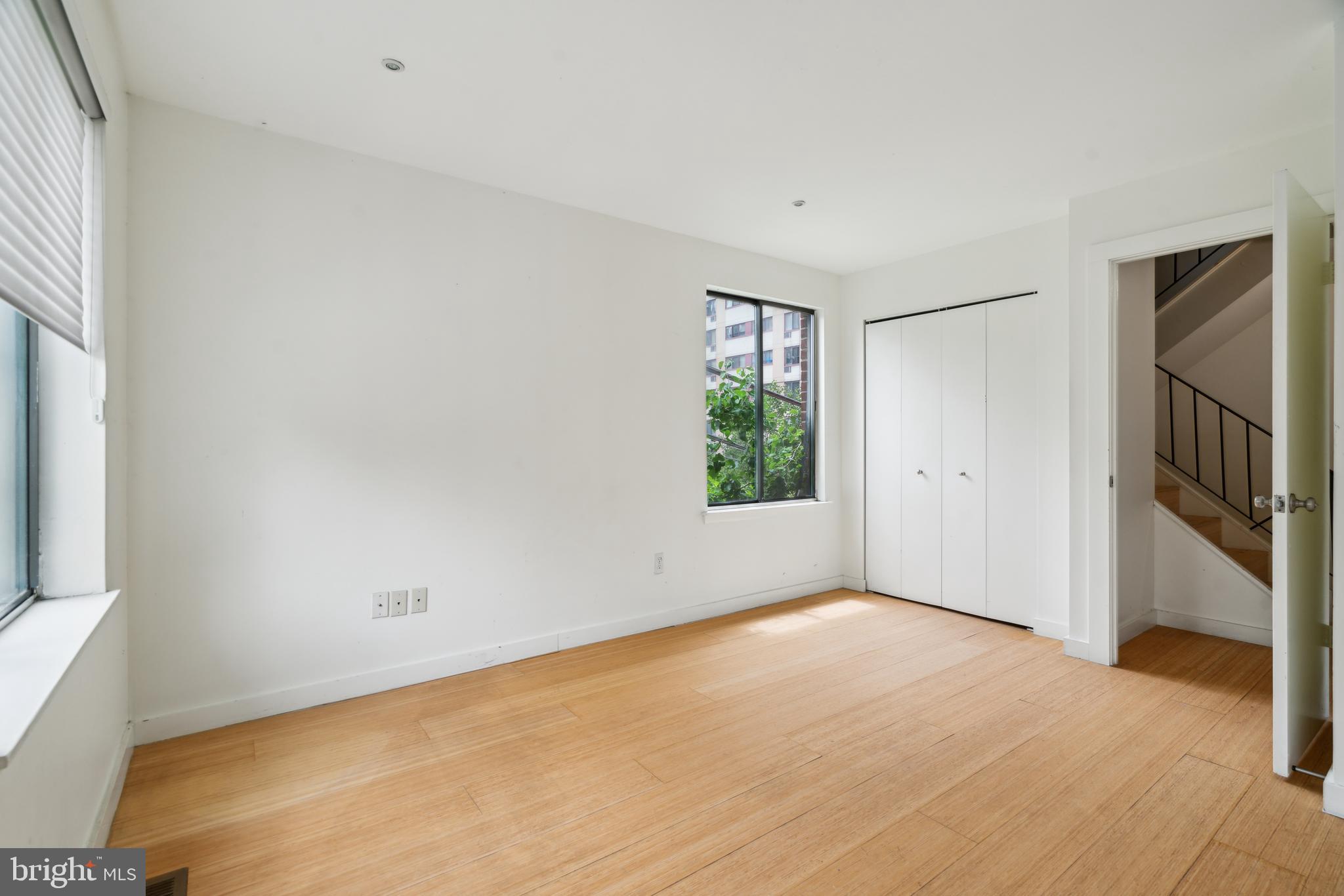 LOGAN SQUARE - Residential