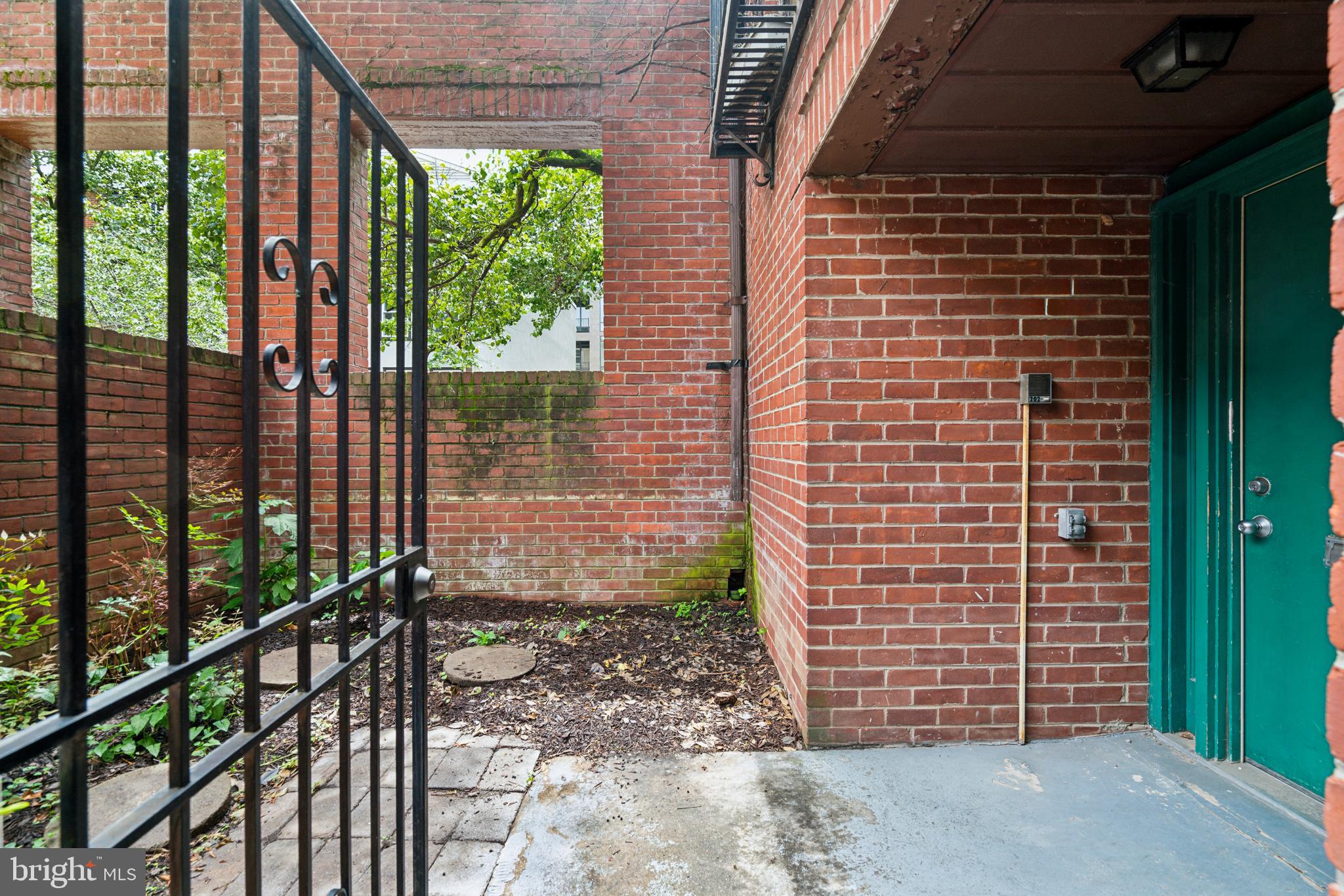 LOGAN SQUARE - Residential