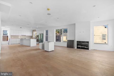 652 FAIRMOUNT AVENUE PHILADELPHIA PA 19123