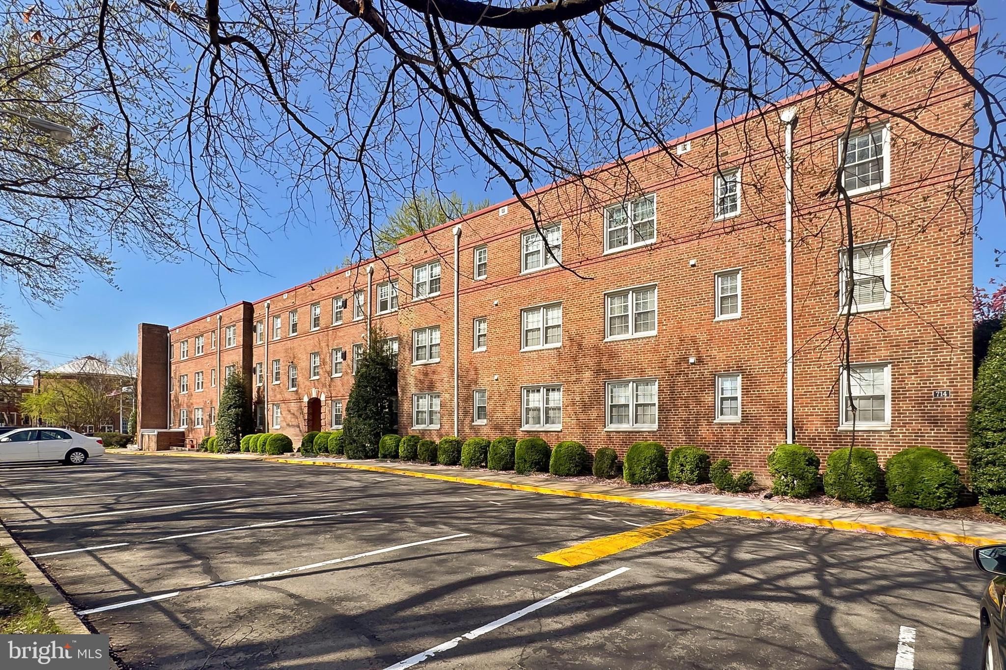 FAYETTE COURT - Residential