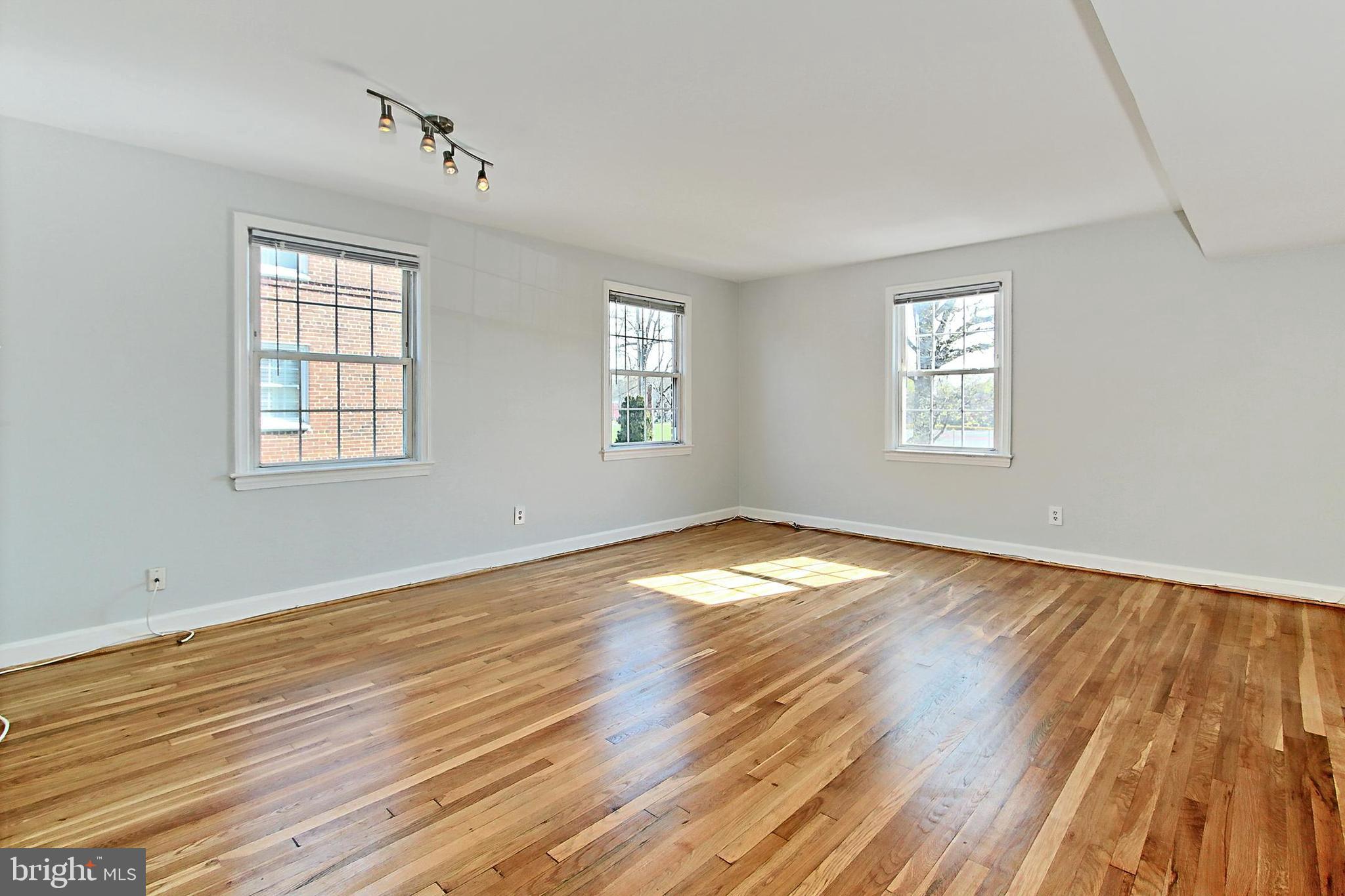 FAYETTE COURT - Residential