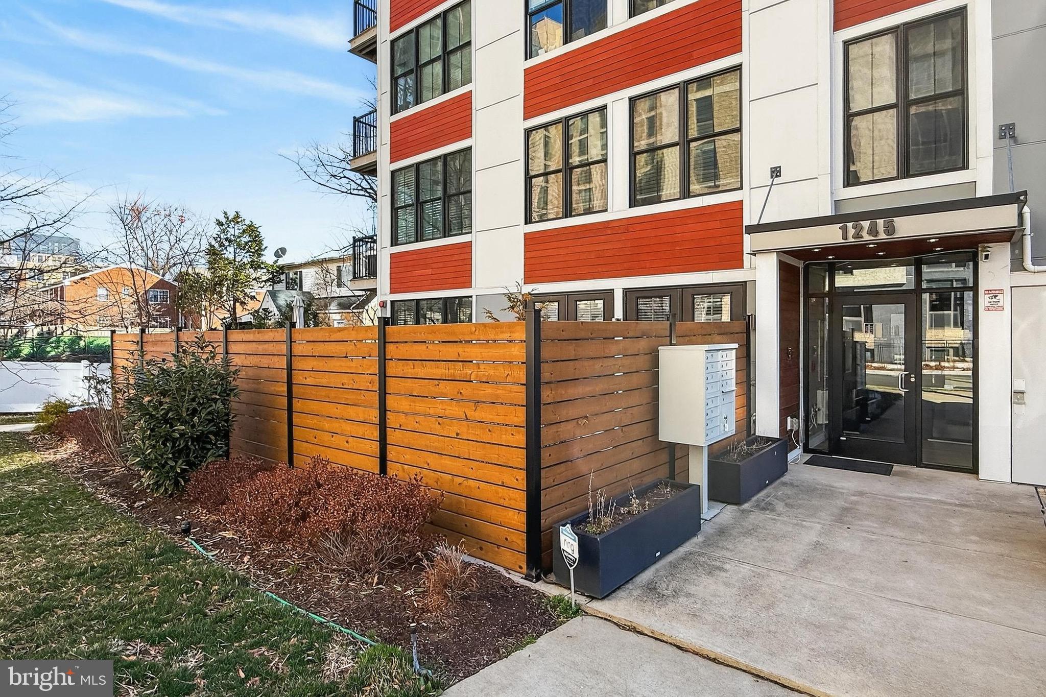 1245 N PIERCE STREET 8