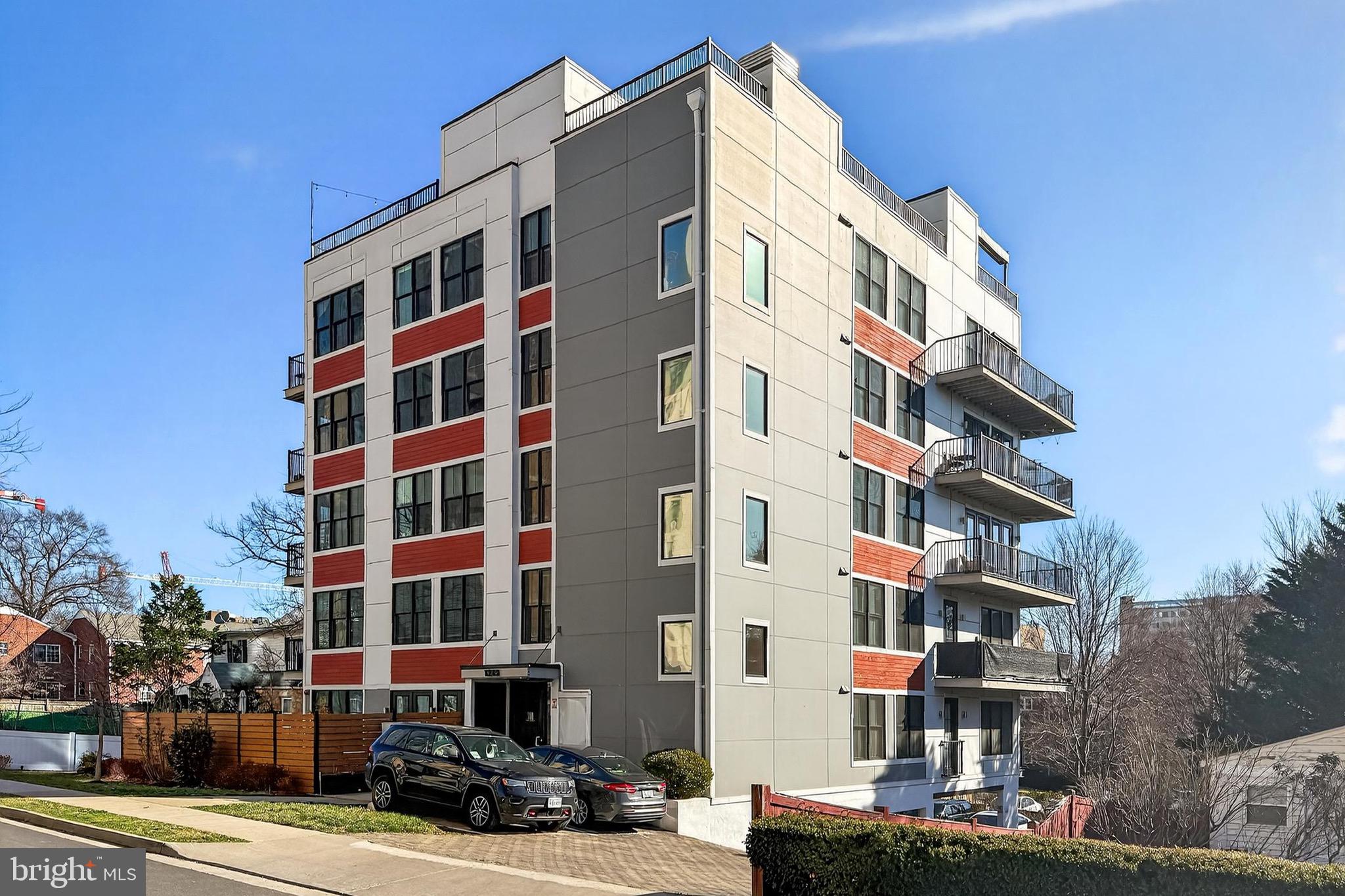 1245 N PIERCE STREET 8