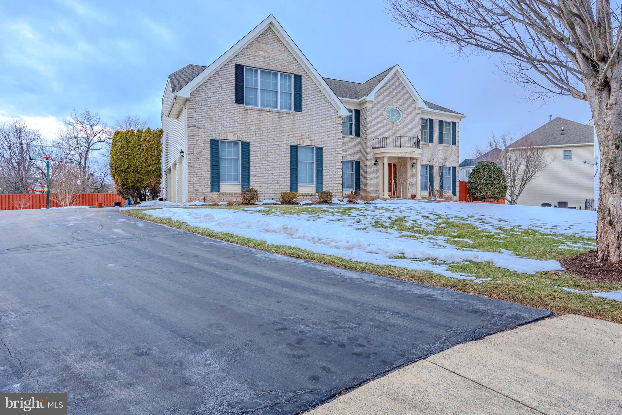 FARMWELL HUNT - Residential Lease