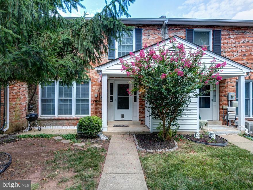 FABULOUS FIND!!! GREAT VALUE TO LIVE IN OR INVESTMENT... 3 BDRM 1.5 BATH TOWNHOME/ IN POPULAR SUDLEY VILLAGE... CONVENIENT 2 LEVEL TOWNHOME NEAR I-66 & ROUTE 234, CLOSE TO SHOPPING & SCHOOL. SHOWS GREAT BUT HOME BEING SOLD "AS IS". UNIT IS VACANT AND READY TO GO. PLEASE CALL CSS.