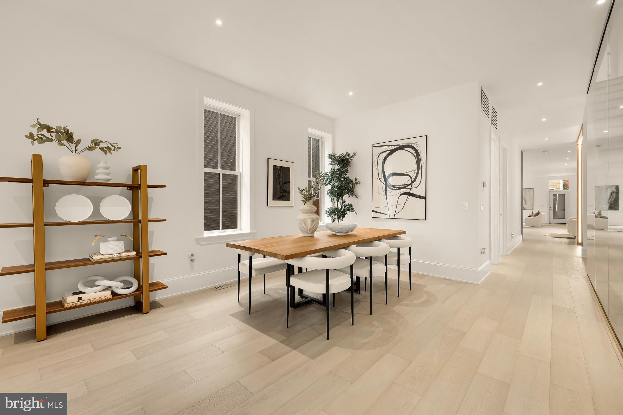 CAPITOL HILL - Commercial Sale