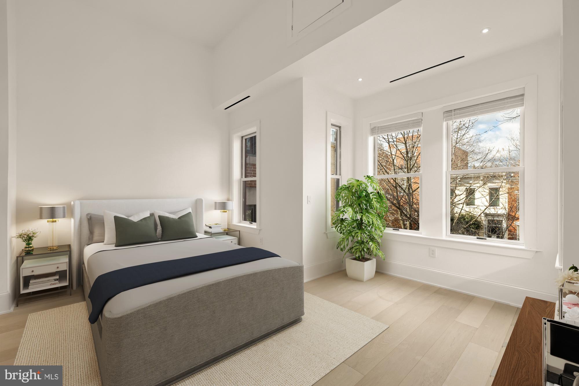 CAPITOL HILL - Commercial Sale
