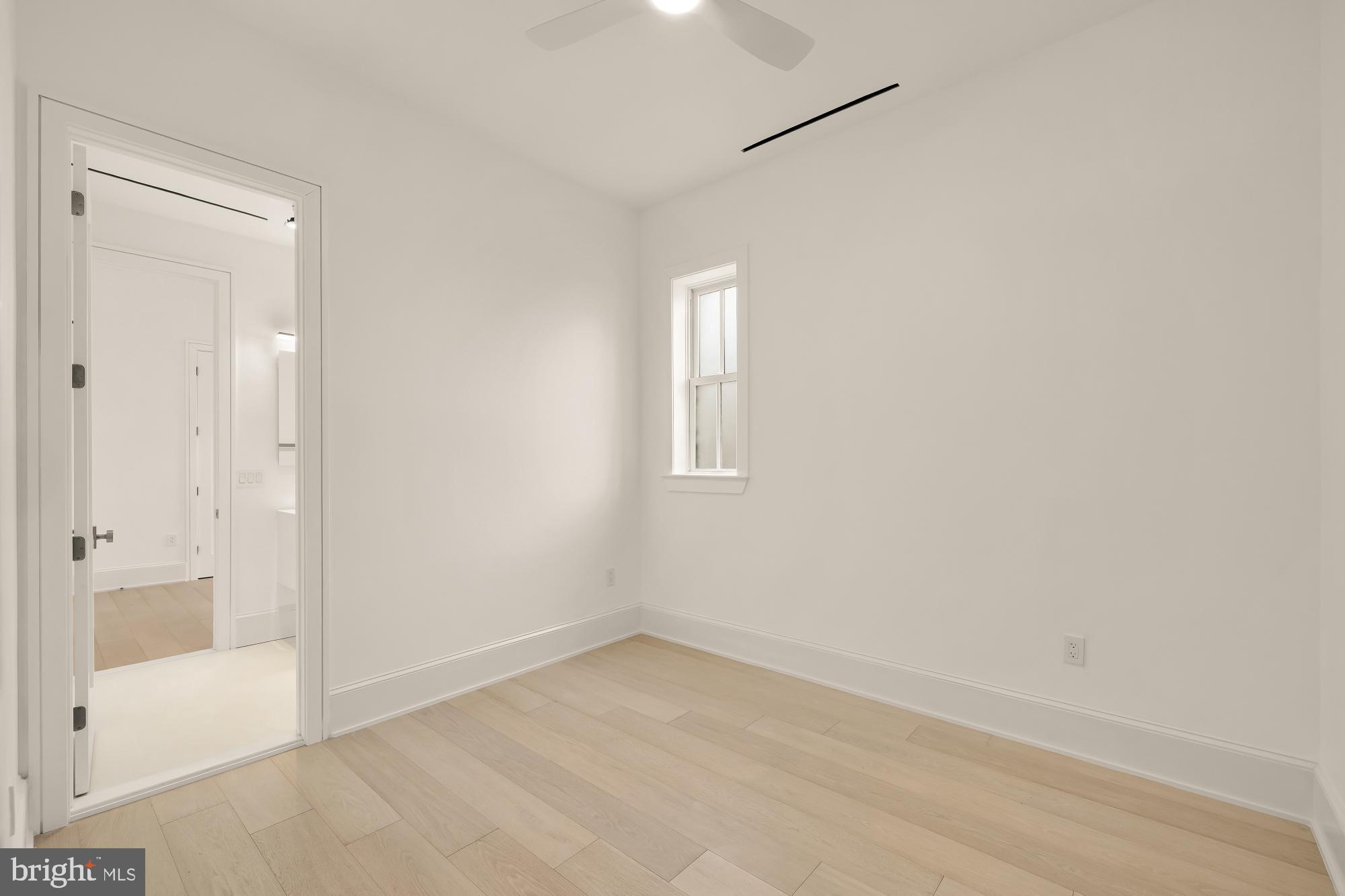 CAPITOL HILL - Commercial Sale
