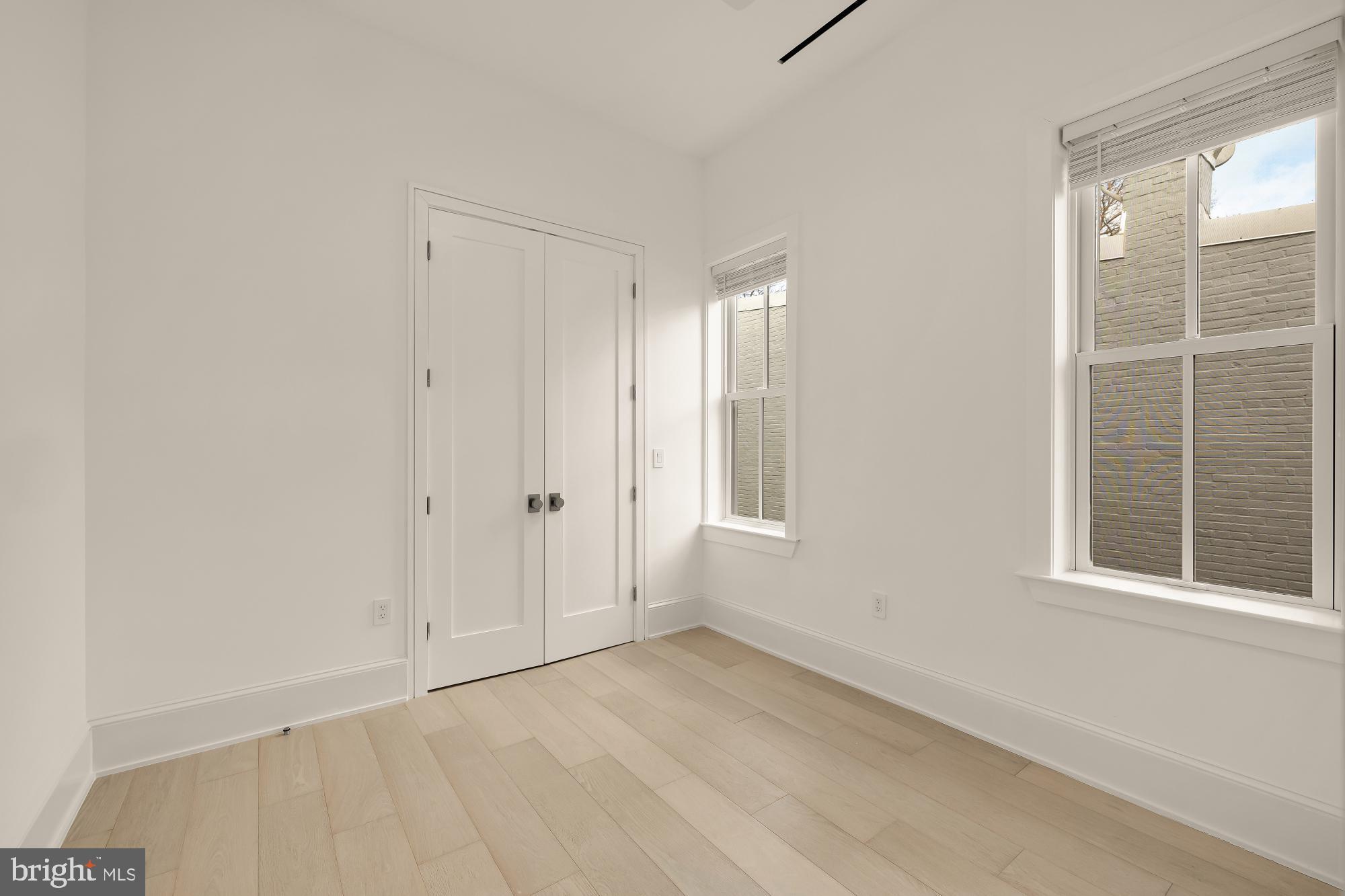 CAPITOL HILL - Commercial Sale