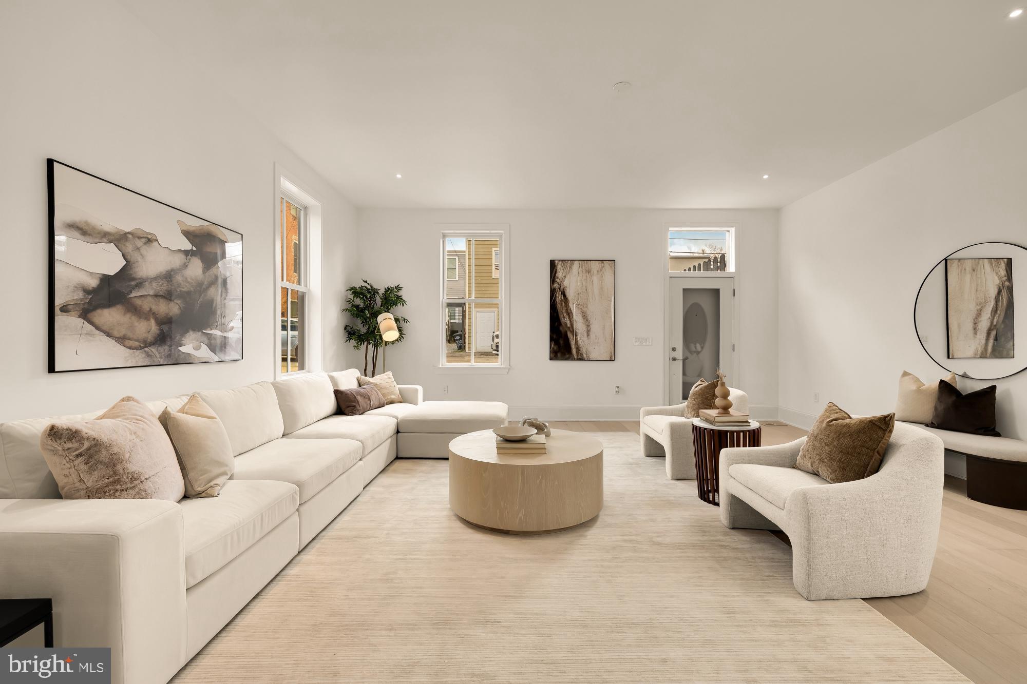 CAPITOL HILL - Commercial Sale